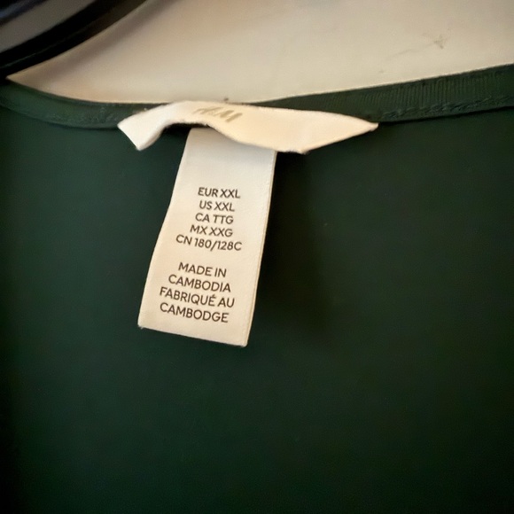 H&M dark green keyhole long sleeve top - Picture 2 of 3
